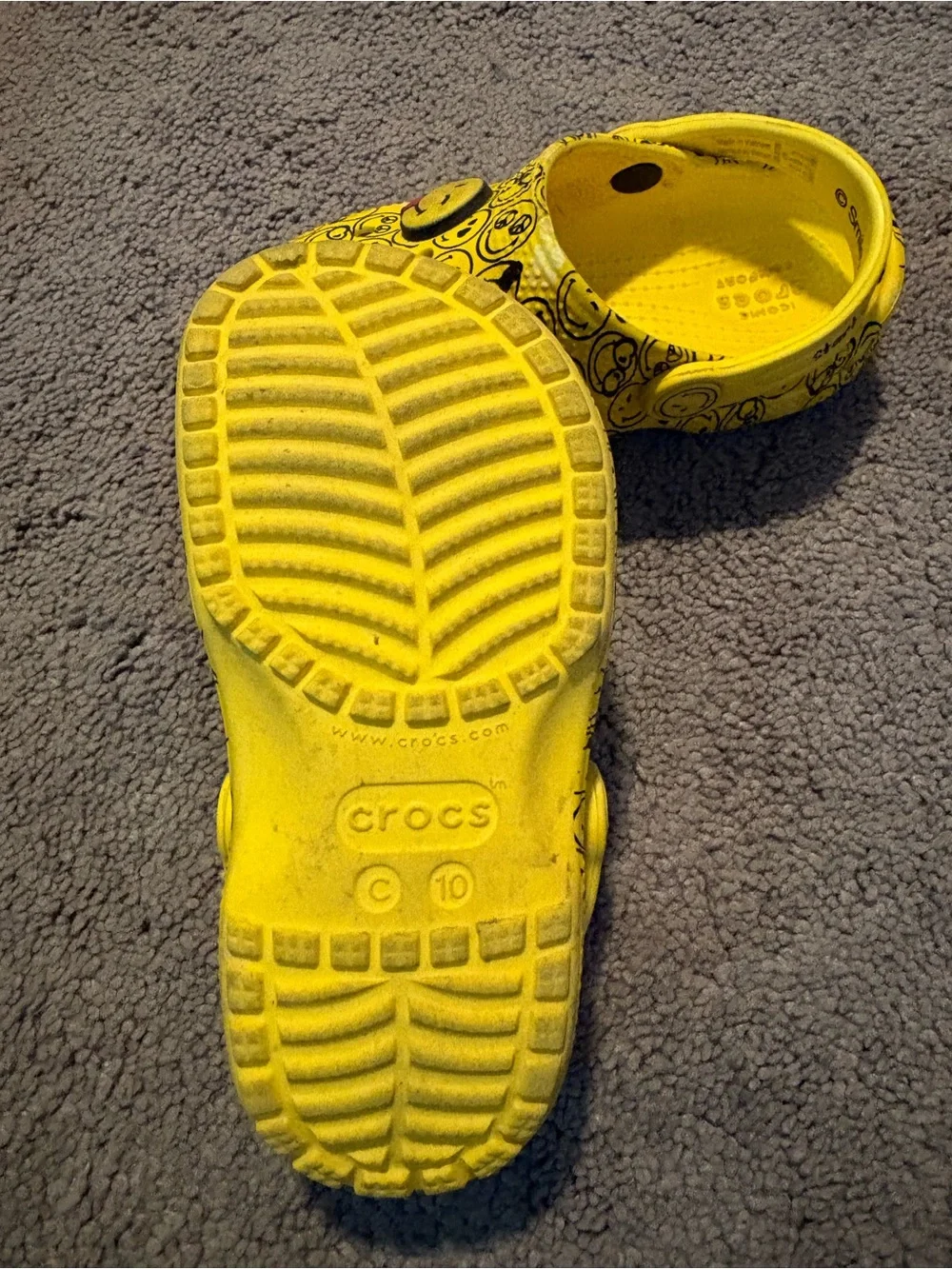 Smiley world crocs collab 10c